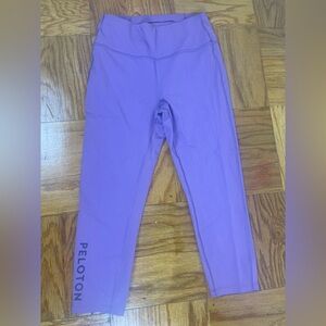 Peloton NewFlex Capri purple cropped leggings size M